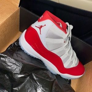 Retro Jordan cherry 11s DS never worn don’t have original box bought off goat